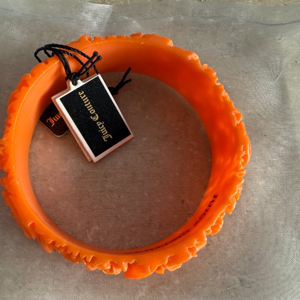 Juicy Couture Carved Flower Orange Bangle Bracelet NWT - Picture 3 of 3